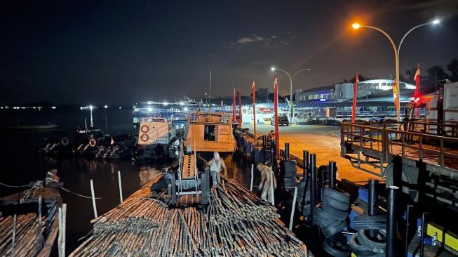 Tiga Kapal Pembalak Kayu Bakau Ditangkap Polda Kepri