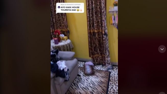 Viral Ibu-ibu Koleksi Barang Bermotif Macan (TikTok)