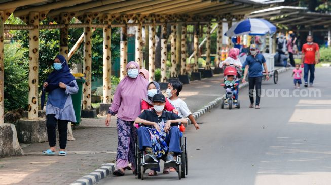 Sebanyak 14.002 Wisatawan Padati Kebun Binatang Ragunan Pada Minggu