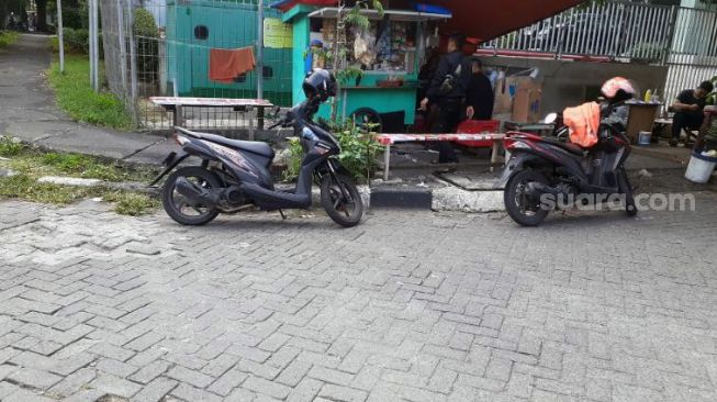 Kawasan Jalan Angkasa Kemayoran, Jakarta Pusat, yang menjadi TKP tewasnya karyawati Basarnas berinisial MN (21) dikenal rawan kriminal, Sabtu (23/10/2021). [Suara.com/Yaumal Asri Adi Hutasuhut]