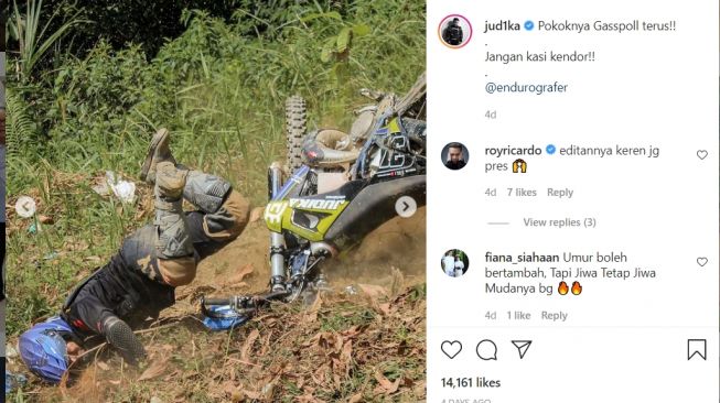 Judika sampai terjatuh dan kepalanyacium tanah, keras juga jatuhnya (Instagram)