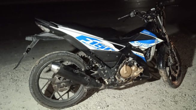 Ditemukan di Sawah, Warga Serahkan Sepeda Motor ke Polres Kupang
