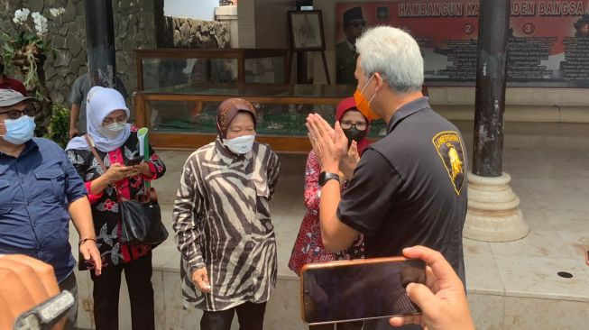 Risma Sempat 'Ngilang' Setelah Tanpa Sengaja Ketemu Ganjar Pranowo di Makam Bung Karno
