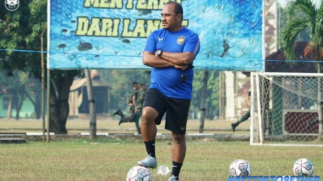 Mantan caretaker pelatih PSIS Semarang, Imran Nahumarury dikabarkan mundur. [PSIS.co.id]