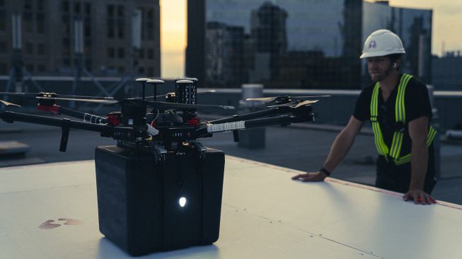 Foto selebaran yang diambil pada September 2021 menunjukkan drone 'Unither Bioelectronique' mendarat di Rumah Sakit Umum Toronto, Kanada, dirilis pada (21/10/2021). [JASON VAN BRUGGEN / UNITHER BIOELECTRONIQUE / AFP]