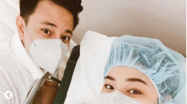 Potret Billy Davidson Jadi Ayah. [Instagram/pattdevdex]