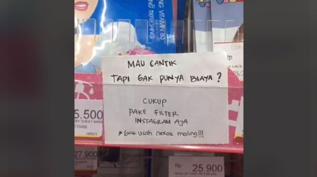 Peringatan di etalase (tiktok.com/@libraa38_)