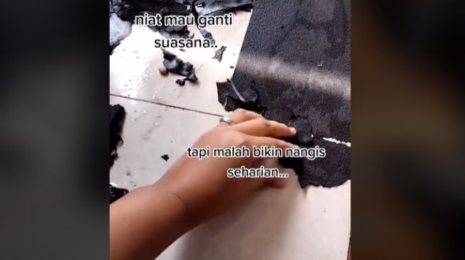 Wanita menangis seharian gara-gara rombak lantai rumah (tiktok)