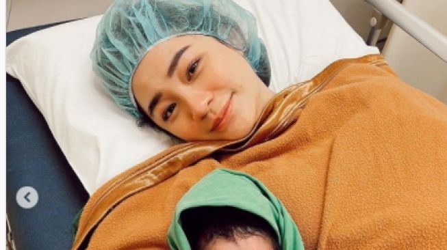 Potret Billy Davidson Jadi Ayah. [Instagram/pattdevdex]