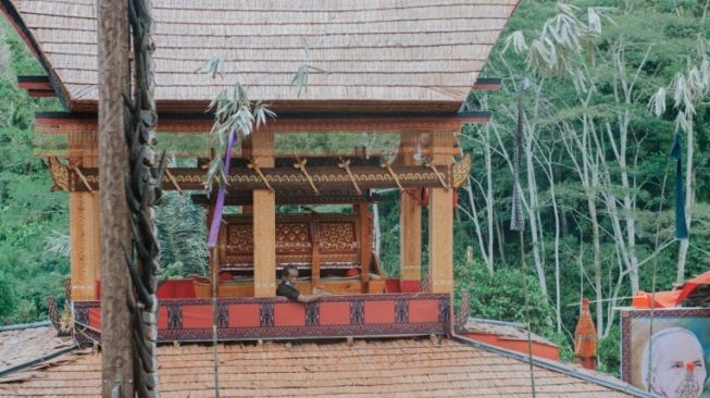 Pesta Rambu Solo di Toraja selalu dinantikan para wisatawan. Ritual adat ini adalah sebuah upacara pemakaman bagi suku Toraja yang sangat ramai [[SuaraSulsel.id / Istimewa]