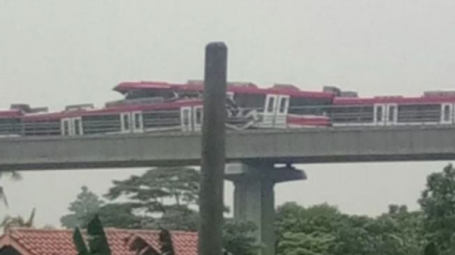 LRT Jabodetabek Tabrakan di Jalur Layang Cibubur, Warga Dengar Suara Dentuman