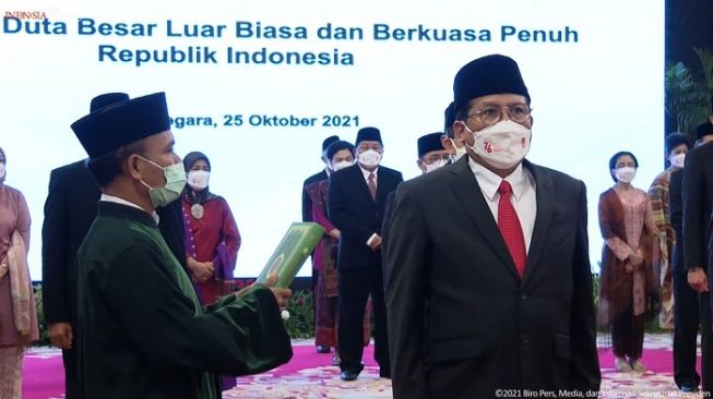 Presiden Jokowi melantik 17 Duta Besar Luar Biasa dan Berkuasa Penuh di Istana Negara, Jakarta. (Tangkapan Layar)