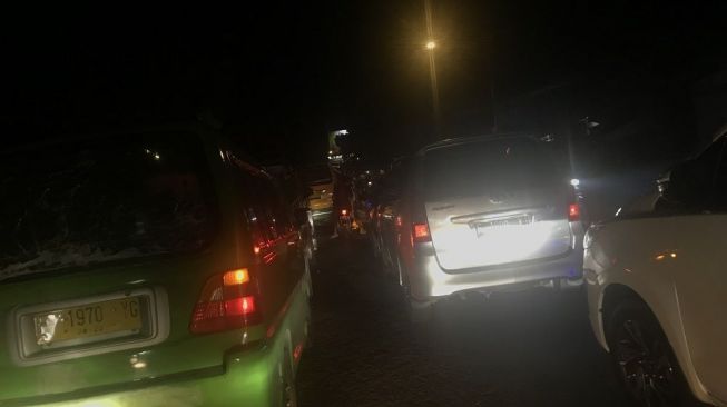 Jalan Nasional Bandung Cianjur Macet Parah Gara Gara Ini 2124