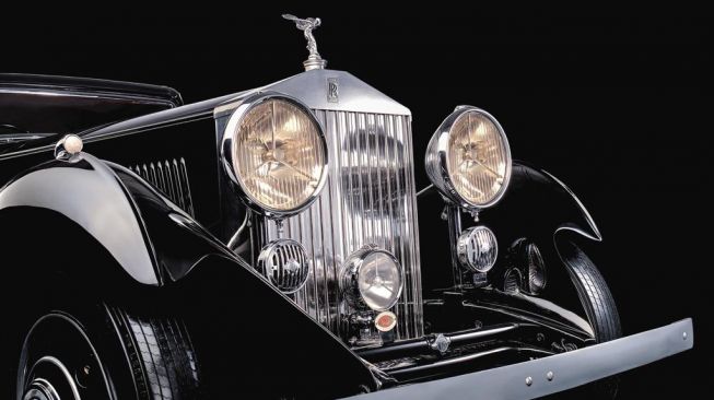 The Best 5 Oto:  Rolls-Royce Phantom Raja Charles III Diadang, IMOS Garage Build, VinFast Ekspor EV ke Amerika