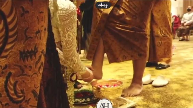 Pernikahan Ashilla Zee dan Heisel. [Youtube/ Viding Co]