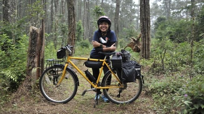 Kisah Petualang Wanita, Mendaki Gunung Jadi Awal Gaya Hidup Zero Waste