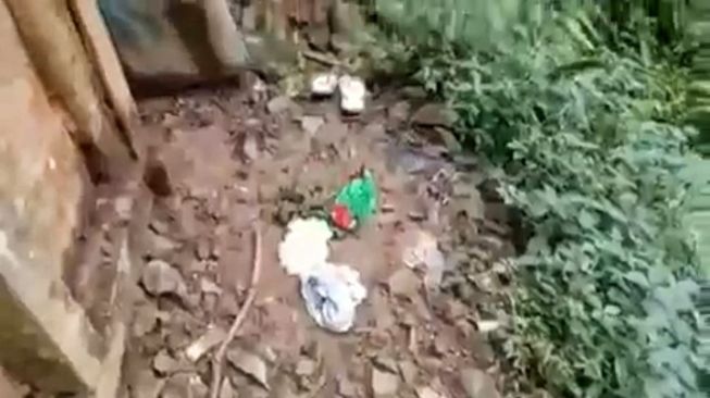 Viral! Gunung Sanggabuana Karawang jadi Pembuangan Celana Dalam