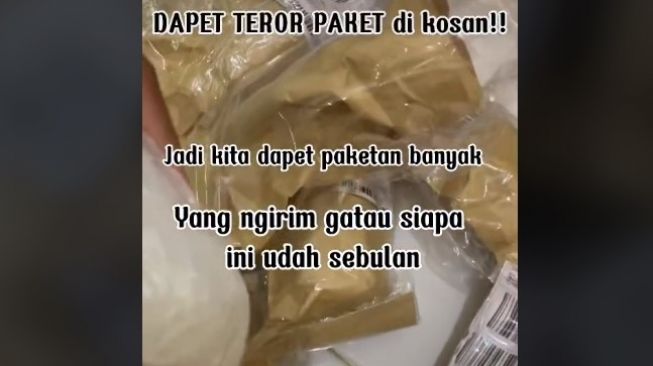 Paket misterius (tiktok.com/@ronabakhita)