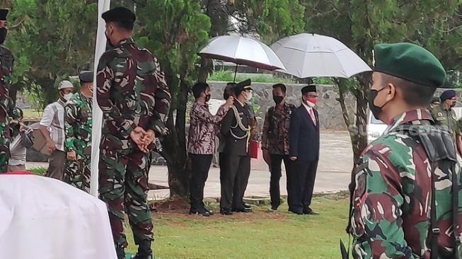 Dipimpin Mahfud MD, Prosesi Pemakaman Sudi Silalahi Tetap Berjalan Meski Hujan Deras