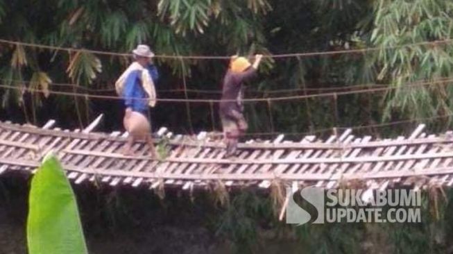 Warga Tegalbuleud Sukabumi Harus Bertaruh Nyawa saat Lewati Jembatan Ini