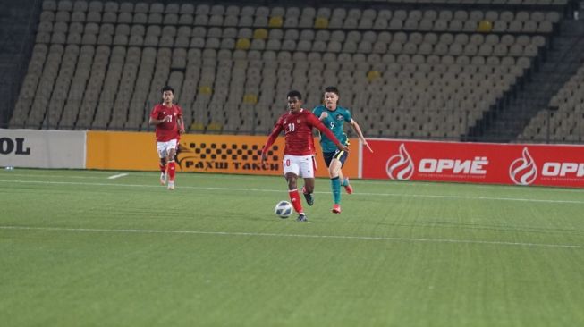Timnas Indonesia U-23 berhadapan dengan Australia di Kualifikasi Piala Asia U-23 2022 di di Republican Central Stadium Dushanbe, Tajikistan, Selasa (26/10/2021) malam WIB. (dok. PSSI).
