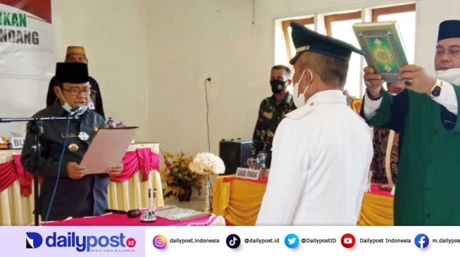 Bupati Indra Lantik Penjabat Kades Titidu