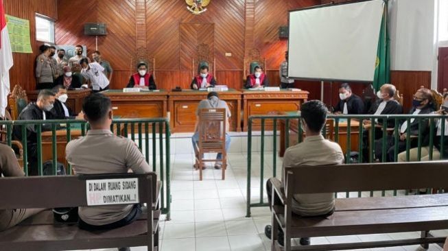 Oknum Polisi yang Tembak Mati DPO di Solsel Divonis 7 Tahun Penjara