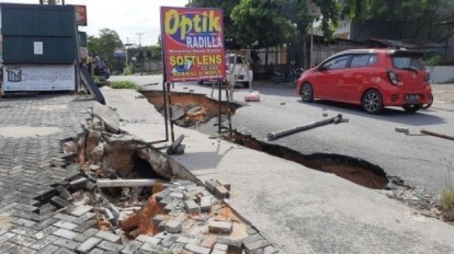 Pemko Bilang Perbaikan Jalan Lobak Butuh Sepekan, Kok Lama Banget?