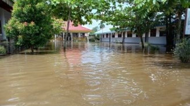 Terendam Banjir, Dua Sekolah di Pekanbaru Hentikan PTM