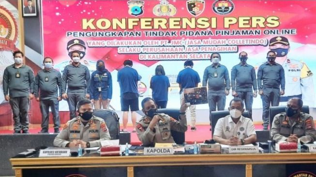 Polisi Tangkap Warga Negara China Diduga Pengendali Pinjaman Online di Kalimantan