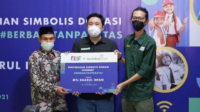 Dukung Dunia Pendidikan, First Media Hadirkan Program Donasi Internet