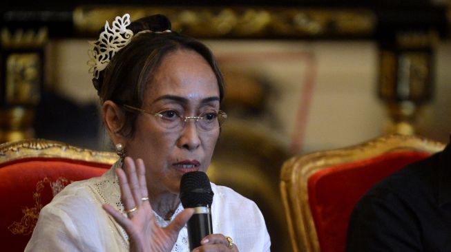 Sukmawati Soekarnoputri memberikan keterangan kepada wartawan di kawasan Tampaksiring, Gianyar, Bali, Selasa (26/10/2021). ANTARA FOTO/Fikri Yusuf