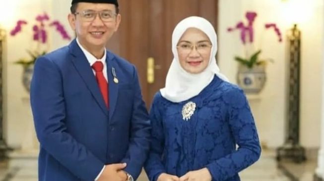 Pj Bupati Bekasi Dani Ramdan beserta istri. [instagram]