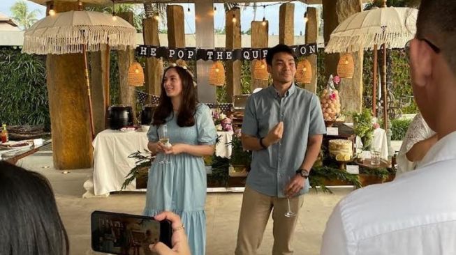 Momen Lamaran Chelsea Islan dan Rob Clinton (instagram/@musemediaid)