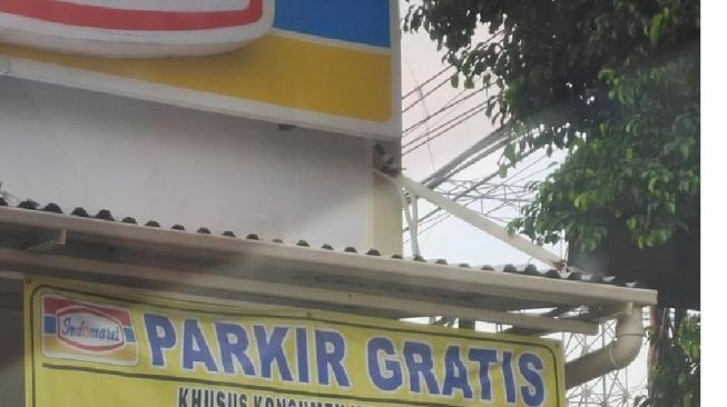 Spanduk parkir gratis yang beredar di Sosial Media. [twitter]