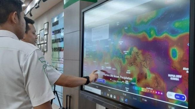 BMKG: Hujan dengan Intensitas Ringan Hingga Lebat Turun di Sejumlah Tempat