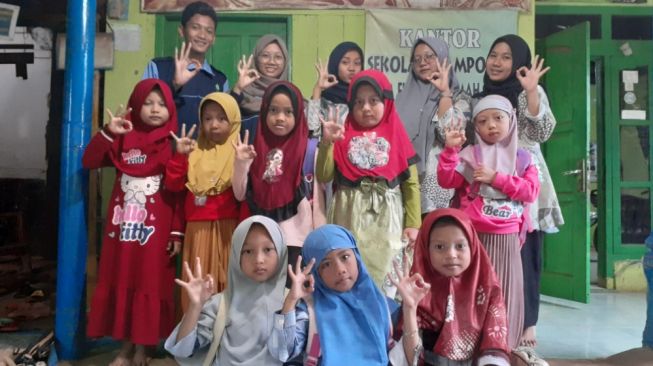 Bantu Program Sekolah Kampung, KKN UIN Walisongo Gagas Model Pembelajaran Baru