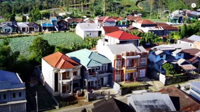 Viral! Perkampungan Petani Sayur di Ujung Purbalingga Ini Rumahnya Mewah-mewah