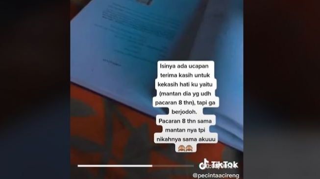 Wanita Ini Iseng Baca Skripsi Suami, Auto Ngakak saat Lihat Nama Mantan