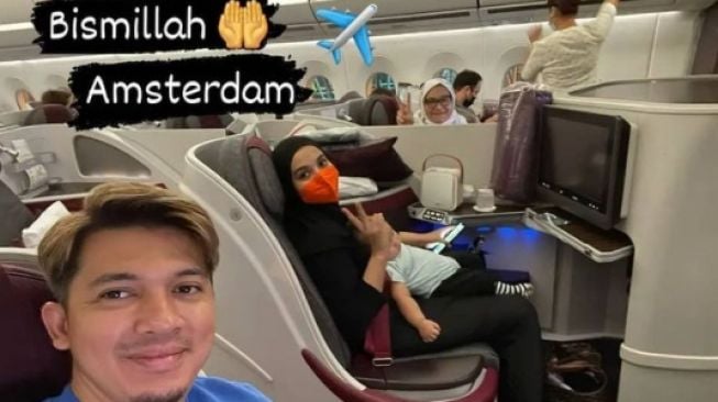 Potret Zakia Sungkar Liburan ke Eropa. [Instagram/fenny.bauty]