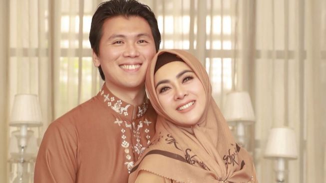 Pamer Video Honeymoon, Syahrini Balas Komentar Soimah Pakai Gaya Manja nan Kocak