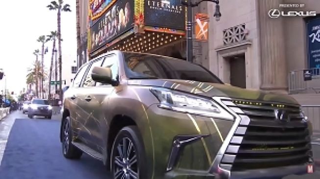 Lexus LX 570 Gilgamesh [screenshot YouTube: Lexus].