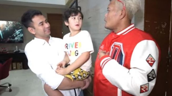 Rafathar ngaku pengen pensiun jadi artis. (Youtube/RANSEntertainment)