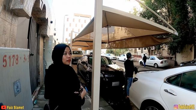 Ibu Farid, Bocah Keturunan Madura Jadi Miliarder di Arab Saudi (YouTube/Faiz Slamet)