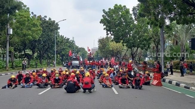 Demo Buruh dan Mahasiswa Sebut Jokowi Hanya Butuh Rakyat Saat Pemilu