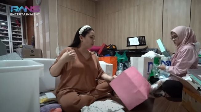 Potret Persiapan Nagita Slavina Jelang Lahiran. [YouTube/Rans Entertainment]