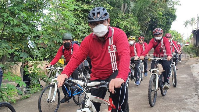 Momen kegiatan gowes santai sejumlah pimpinan dan pejabat Komisi Pemberantasan Korupsi (KPK) di Sleman, Jumat (29/10/2021). - (SuaraJogja.id/Hiskia Andika)