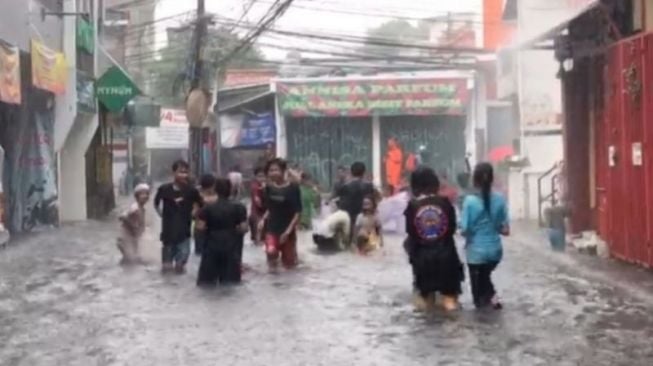 Sudin SDA Jaksel Klaim Genangan Air Akibat Hujan Deras Bisa Surut 15-30 Menit