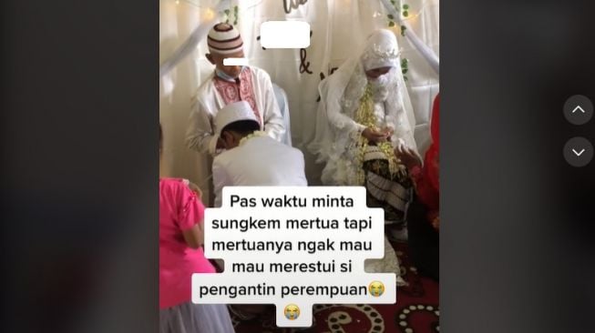 Mempelai wanita menangis karena sikap mertua saat sungkeman (tiktok)