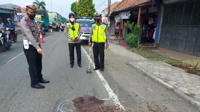 Innalillahi! Hendak Menyebrang, Pemotor Asal Wonogiri Tewas Usai Dihantam Truk